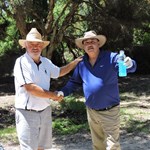 Alan Potts congratulates C Grade champion Sham Sharma.JPG